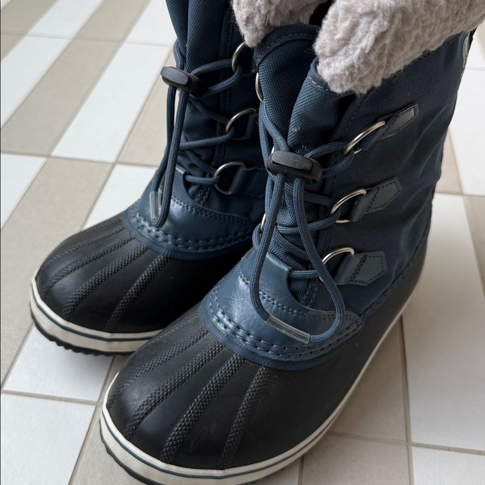 Sorel kids boys or girls winter boots size 4 Yoot Pac - Picture 6 of 8